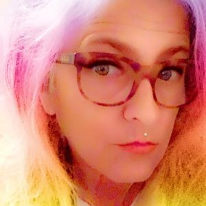 Meet your Posher, Dee